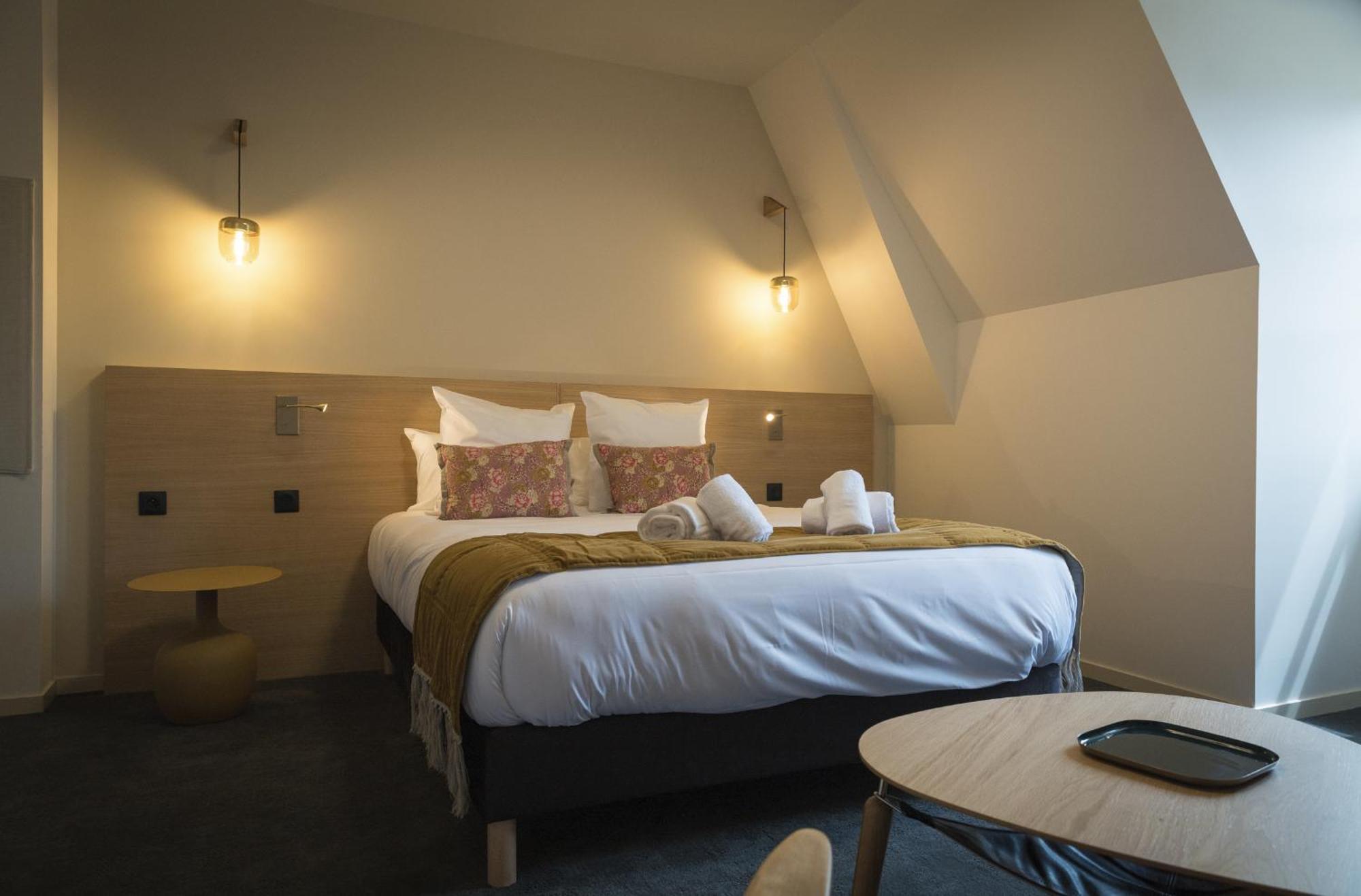Domaine De L'ecorcerie Hotel *
